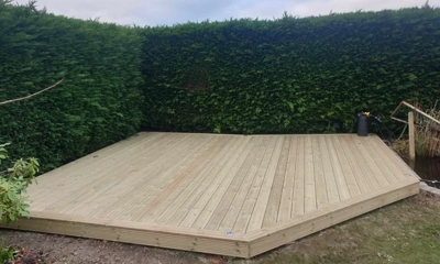 Beautifull wood decking in London made from clasic wood